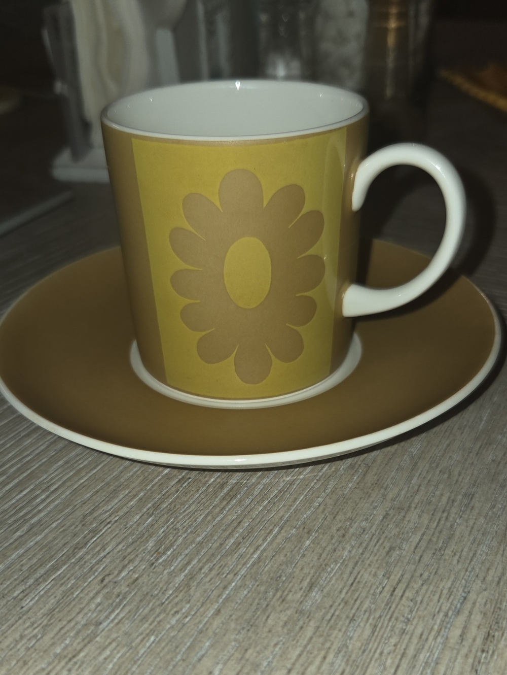 Vintage 1960s Wedgwood Susie Cooper Design Carnaby Daisy Cup/saucer, Small Chip